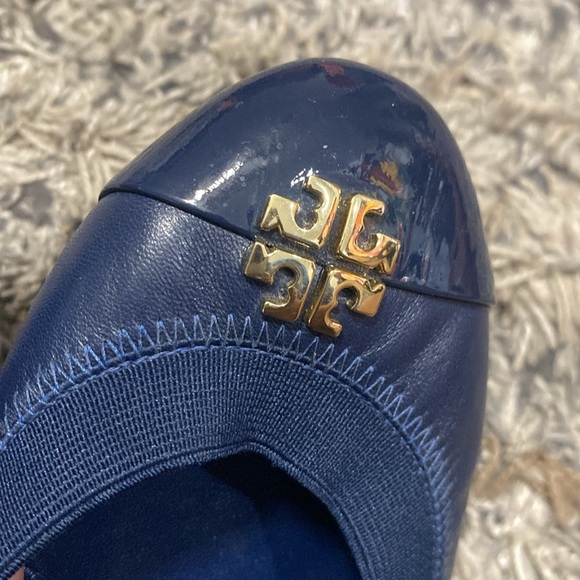 Tory Burch Deep Blue Flats with Gold Accent sz 9 great condition - Picture 6 of 11
